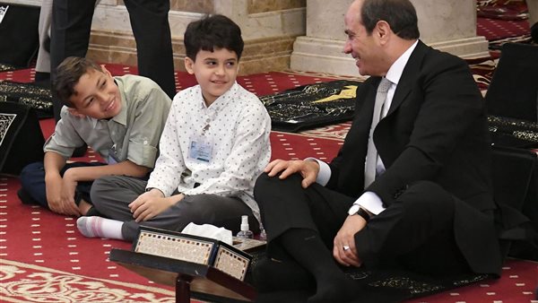 السيسي يؤدي صلاة