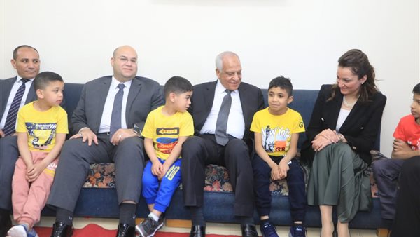 محافظ الجيزة يرسم