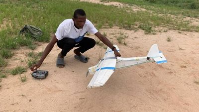 أمنيته في السفر طوال حياته كانت الحافز.. نيجيري يبني طائرته الخاصة من القمامة 