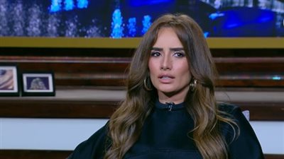 زينة: وشي المنحوت موضة دلوقتي.. وفيه بنات بتسافر بره عشان تعمل إطلالتي