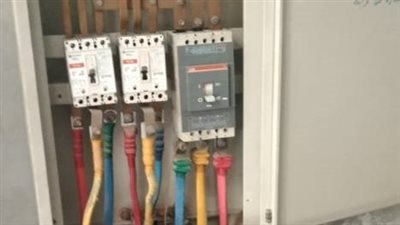 على غرار فيلم غبي منه فيه.. إصابة لص صعقا بالكهرباء أثناء سرقة أسلاك لوحة كهرباء عمارة سكنية في طنطا