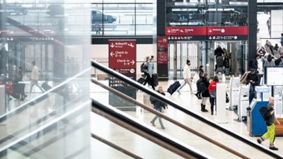 مطار برلين الدولي يعلن تعليق الرحلات الجوية بسبب إضراب العمال 