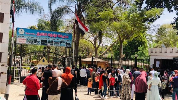 توافد المواطنين على