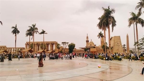 أجواء حارة وغائمة