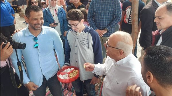 محافظ بورسعيد يحتفل