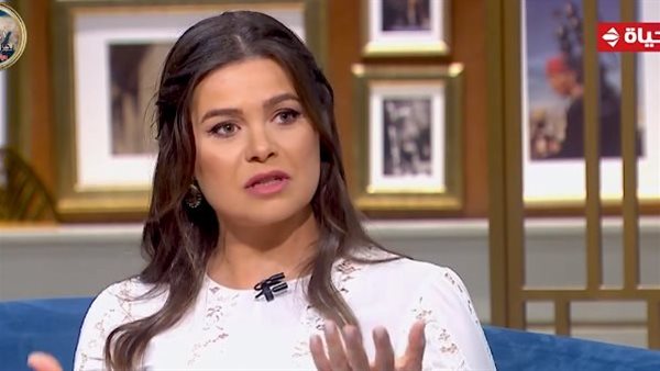 يسرا اللوزي