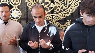 الحزن يسيطر على سيد عبد الحفيظ في عزاء والد زوجته بالبحيرة | بث مباشر