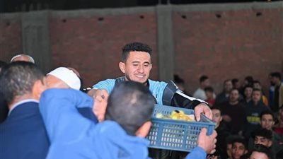 كتاكيت وبط.. حارس مرمى فريق السعديين بالشرقية بعد فوزه بجائزة طريفة: طموحي ألعب في الأهلي