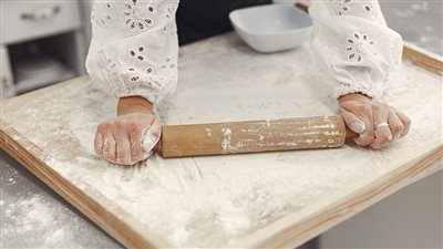 طريقة عمل العيش المصري على البوتاجاز.. وصفة الشيف نجلاء الشرشابي وأسرار نجاحها 