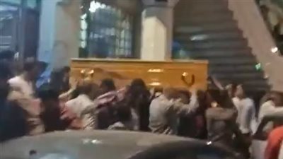 ملحقتش تشوف عيالها.. تشييع جنازة طبيبة توفيت أثناء ولادة توأم في مركز طبي خاص بدمياط | بث مباشر