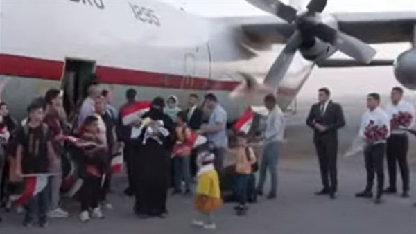  لحظة وصول أسر مصرية