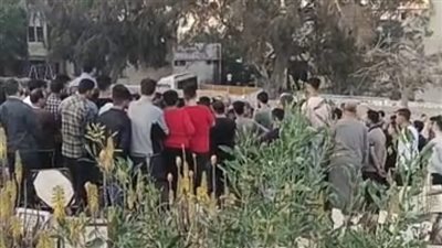 بعد مصرع 4 أشقاء وصغير.. الآلاف من أهالي البحيرة يشيعون جثمان سائق حادث إدكو | بث مباشر