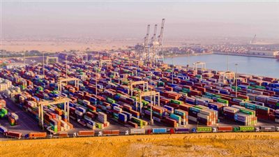 اقتصادية قناة السويس: مرور 91 سفينة بمينائي السخنة والأدبية بحمولة 2 مليون طن خلال مارس