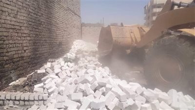 إزالة 11 حالة تعدٍ بالبناء المخالف على الأراضي الزراعية بمراكز المنيا