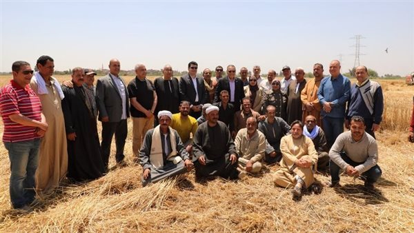 محافظ الشرقية يتوسط