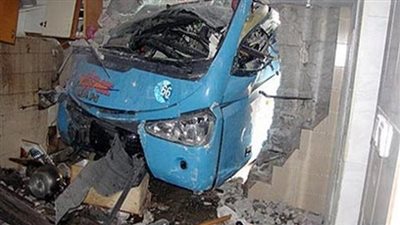 إصابة 11 شخصًا في حادث تصادم سيارة سوزوكي بعقار بالوراق