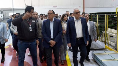 مدبولي خلال تفقده مصنع LG للإلكترونيات: نعمل على دعم وتشجيع القطاع الخاص