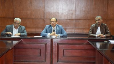 رئيس جامعة حلوان يشدد على ضرورة تسليم الطلاب الكارنيهات خلال تواجدهم داخل كلياتهم 