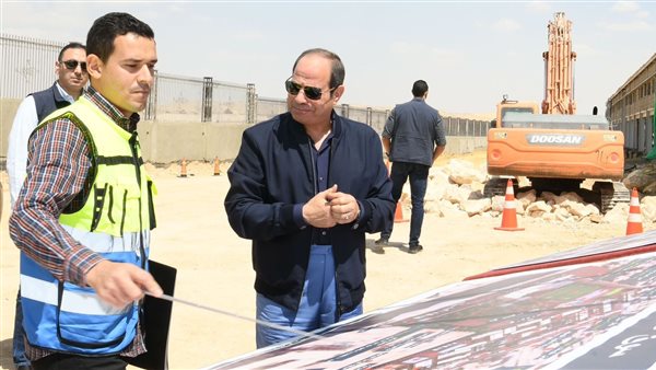 الرئيس خلال متابعة