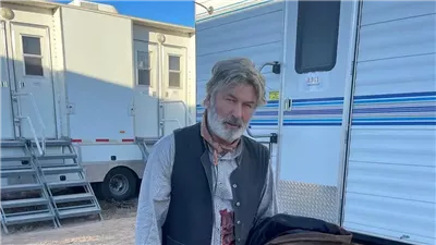 بعد إسقاط التهم.. أليك بالدوين يستكمل تصوير فيلم Rust