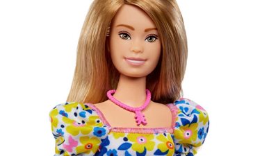 بقلادة تحمل 3 كروموسومات.. باربي تطلق أول دمية مصابة بمتلازمة داون