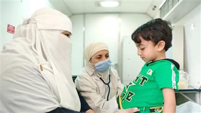 تقديم الخدمات الطبية لـ1950 حالة خلال فعاليات قافلة طبية في المنيا