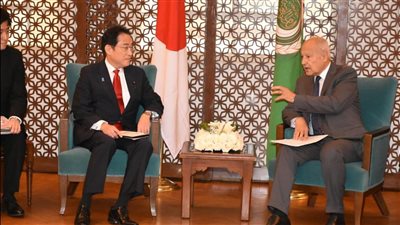 أبو الغيط يلتقي رئيس وزراء اليابان بمقر الجامعة العربية | صور