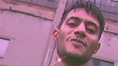 محمد رمضان يثير الجدل بـ لوك جديد.. والجمهور يشبهه بـ عبد الباسط حمودة