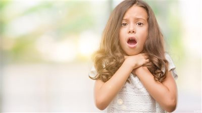 أعراض اختناق الأطفال وطرق الإنقاذ حسب المرحلة العمرية
