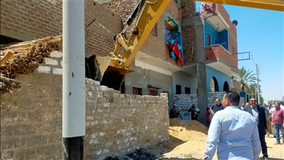 إزالة 44 حالة تعد على أراضي أملاك دولة بقرى أسيوط