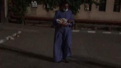 بعد التحفظ عليه 19 يوما.. تسليم جثمان الرضيعة المتوفاة بمستشفى ناصر في شبرا الخيمة لأهلها| صور 