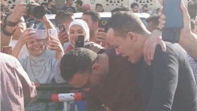 نقابة الصحفيين تفتح تحقيقًا في الصورة المتداولة من جنازة مصطفى درويش | بث مباشر