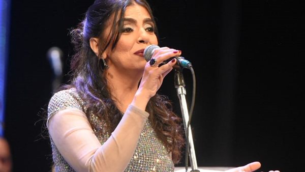 المطربة هدى عمار