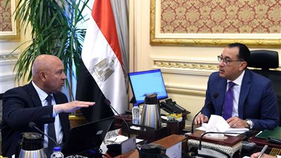 رئيس الوزراء يوجه بسرعة صرف مليار جنيه لـ النقل لاستكمال مشروعات الطرق والمحاور 