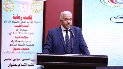 نائب رئيس جامعة الأزهر يُحذّر من تصدر غير المتخصصين للمشهد الإعلامي 