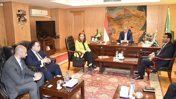 محافظ الفيوم مع وفدي