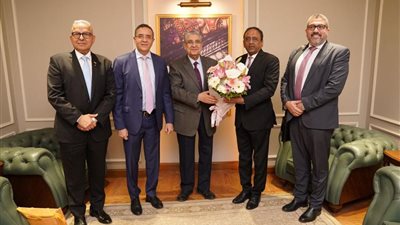 وزير الكهرباء يبحث مع سفير الهند التعاون في مجال الطاقة والهيدروجين الأخضر