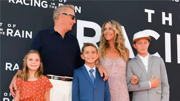 كيفن كوستنر وزوجته