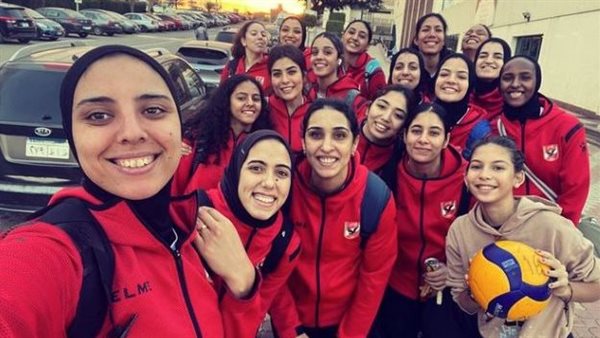 دعاء الغباشي وفريق