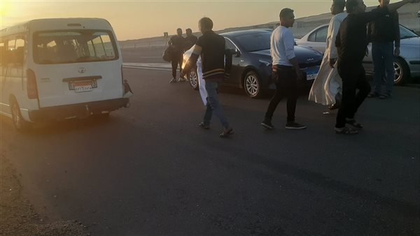 انقلاب مبكروباص بطريق