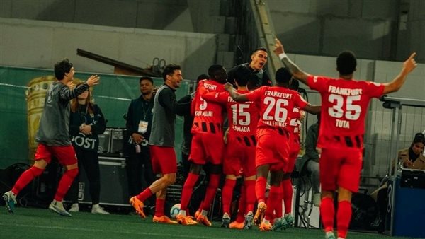 احتفال لاعبي فرانكفورت