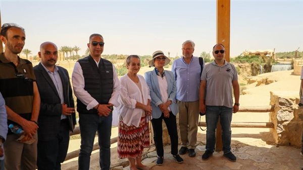 وزيرة البيئة ومحافظ