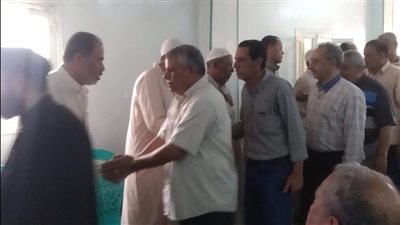 وفد من كنيسة العذراء بالداخلة يقدم واجب العزاء في وفاة 3 أئمة بحادث أتوبيس 