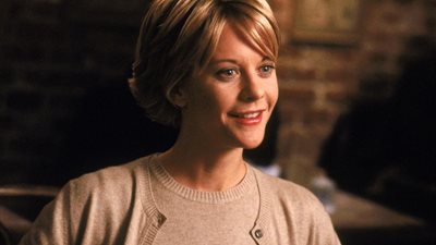 لا يمكن التعرف عليها.. ظهور نادر لنجمة الثمانينيات ميج رايان