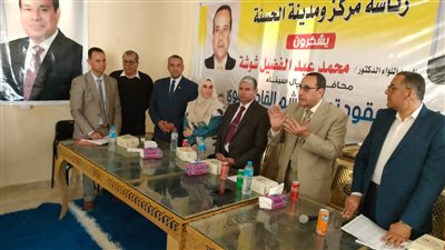 محافظ شمال سيناء يسلم عقود التجمع التنموي بخشم القاد لـ المنتفعين