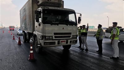 لتجنب الحوادث.. نصائح لسائقي سيارات النقل عند القيادة على الطرق السريعة