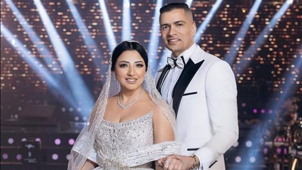 حسن شاكوش وزوجته