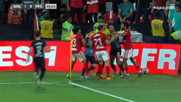 اشتباكات لاعبي الأهلي