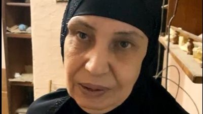 البيت وقع بيا ودلوقتي قاعدة في الشارع.. استغاثة سيدة من انهيار منزلها بالزيتون | فيديو 