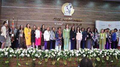 القومي للمرأة يكرّم حفيدة هدى شعراوي وابنة درية شفيق 